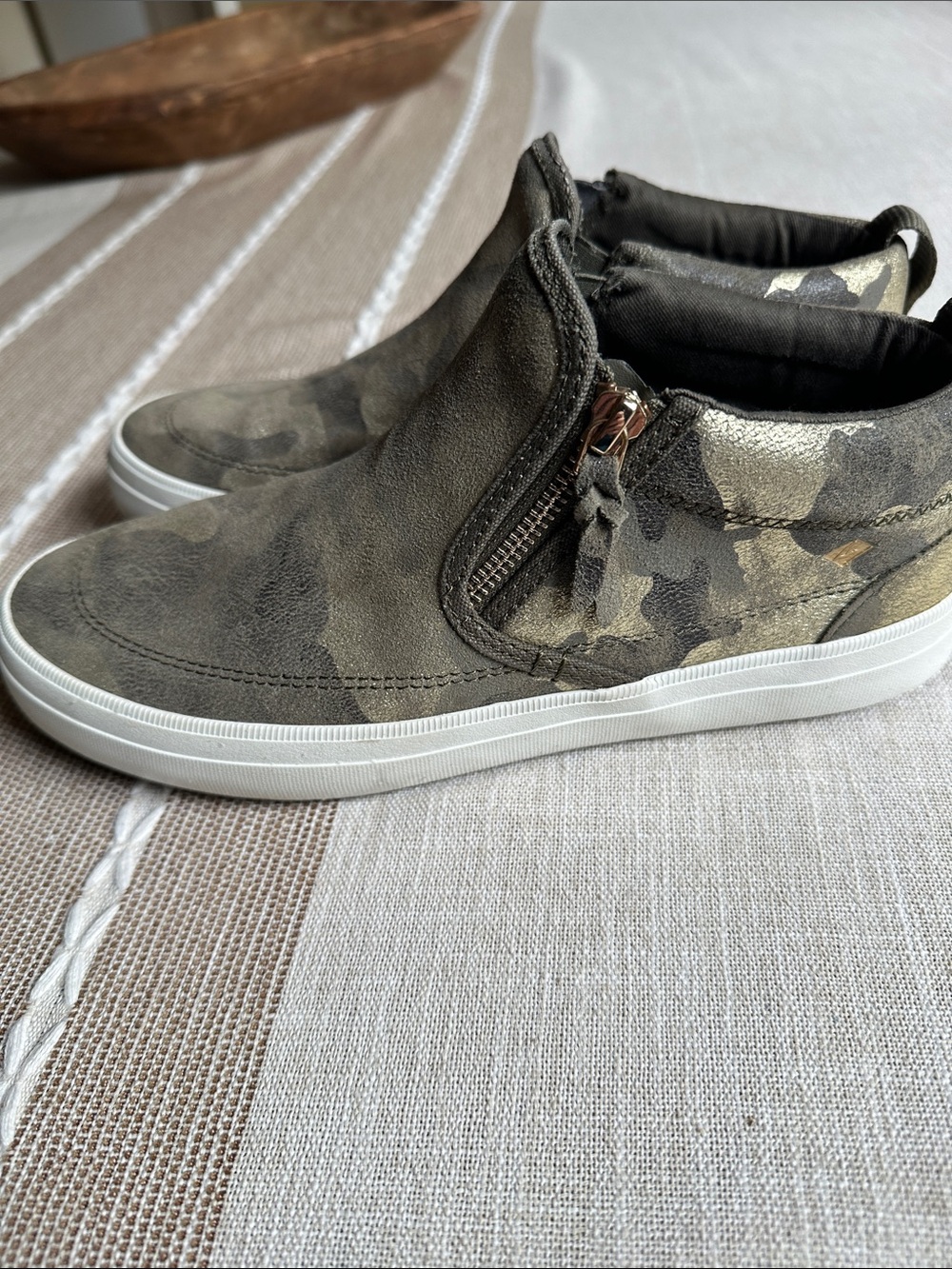 Sperry Women’s Crest Zip Leather Chukka Camo High-Top Sneakers Olive/Gold 8.5
